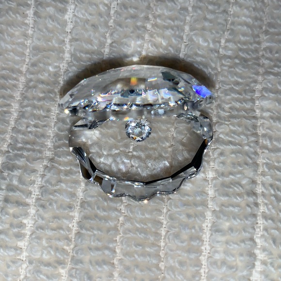Swarovski Crystal Shell Oyster with Pearl - Picture 2 of 2